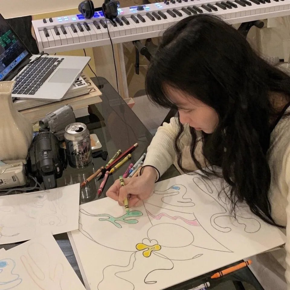 老师,您能坐在我旁边吗?